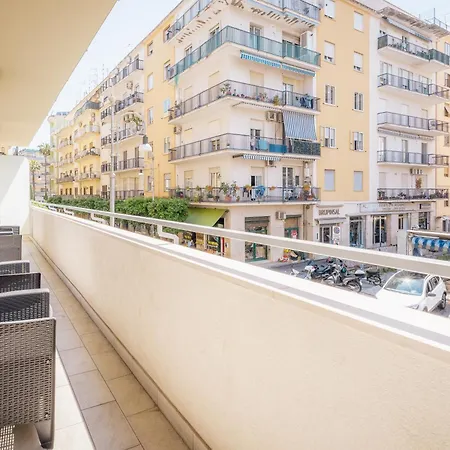 Appartamento Sorrentovibes - Luxury Design & Jacuzzi In Heart Of